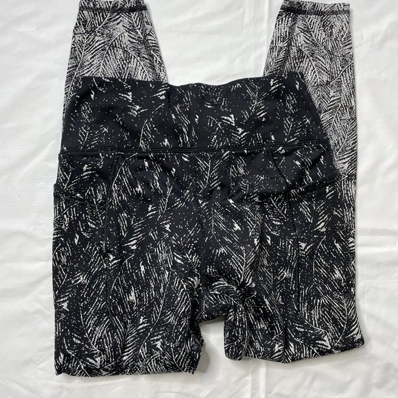 All in Motion Workout Leggings - Picture 5 of 7